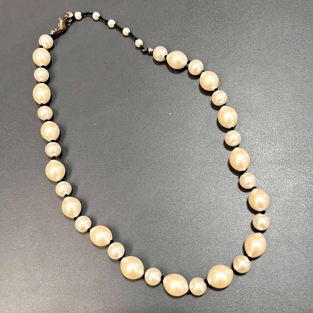 EUC Coralee pretty faux pearl necklace on black string